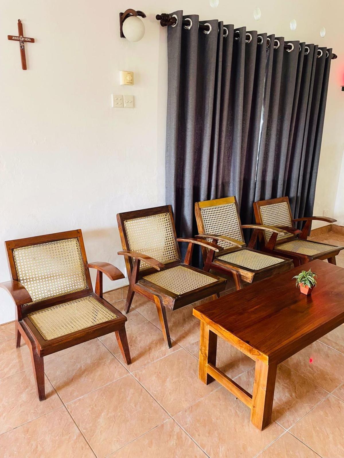 The Beez Hotel Negombo Exterior photo