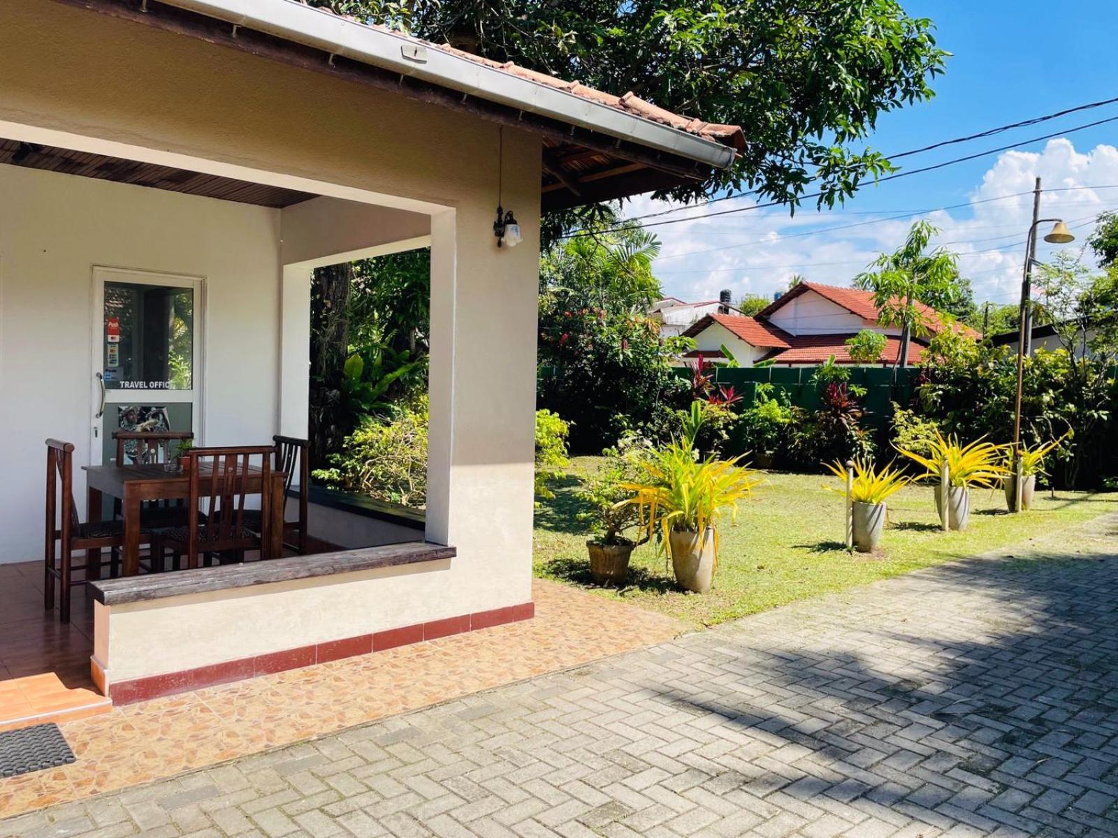 The Beez Hotel Negombo Exterior photo