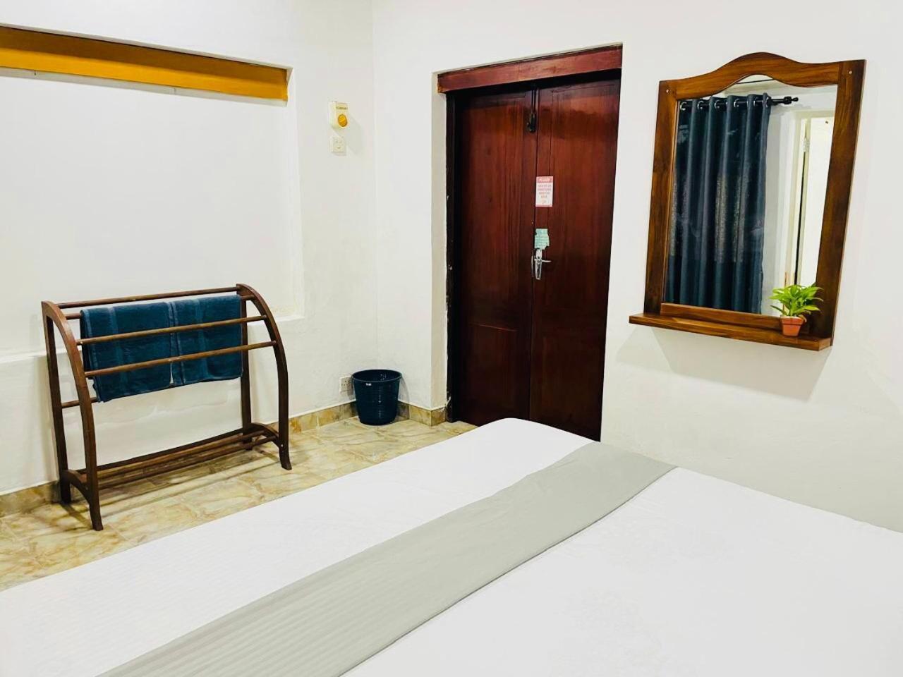 The Beez Hotel Negombo Exterior photo