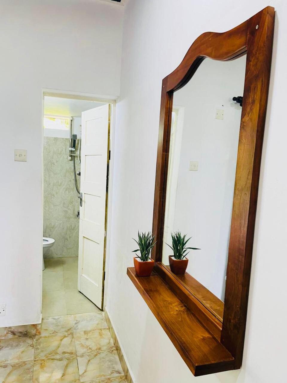 The Beez Hotel Negombo Exterior photo